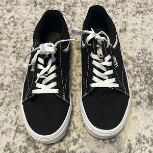 Vans old school low tops, black, skateboarding shoes